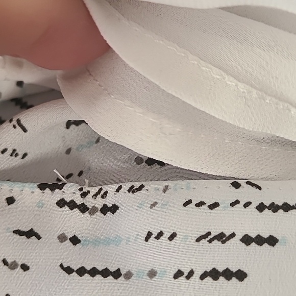 BCBG White Dress With Dash Print And Peekaboo Back Detail Size XS - Picture 14 of 14